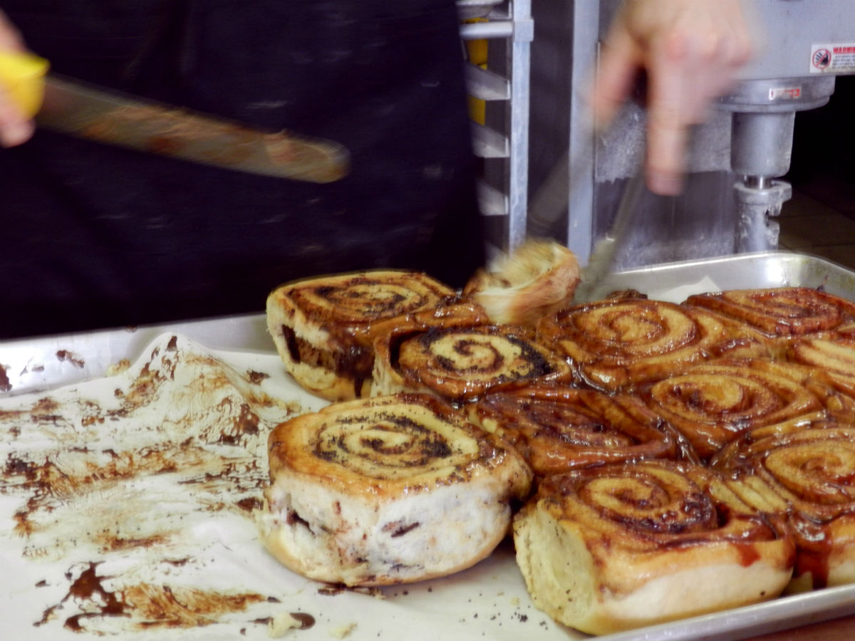 Jonnie's Sticky Buns: Buns Unlimited - Surprisingly hot, soft and ooey gooey good 