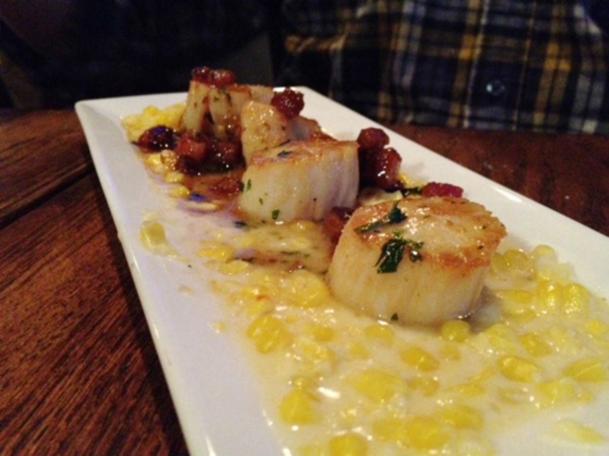 Chef Talk: An interview with Bistro 7 1/4's Alexander Svenne - Seared scallops delivering a wide range of texture, all while swimming on it's own lake of homemade garlic cream sauce 