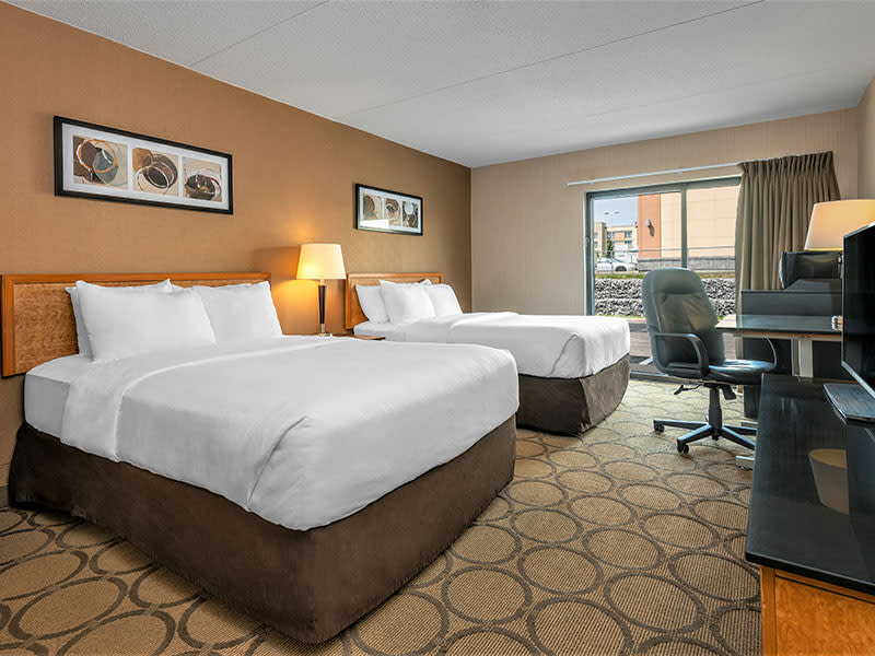 Guestroom with two pillowtop beds, Photo:  TI Sheffield