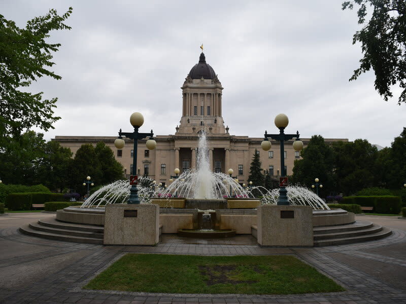 winnipeg legislature tours